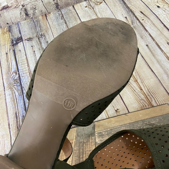 Universal Thread olive open toe suede heal 11 Wide - Picture 5 of 6